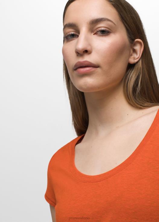 donne comoda maglietta girocollo prAna erica accanto al caminetto vestiario T6DPZ10